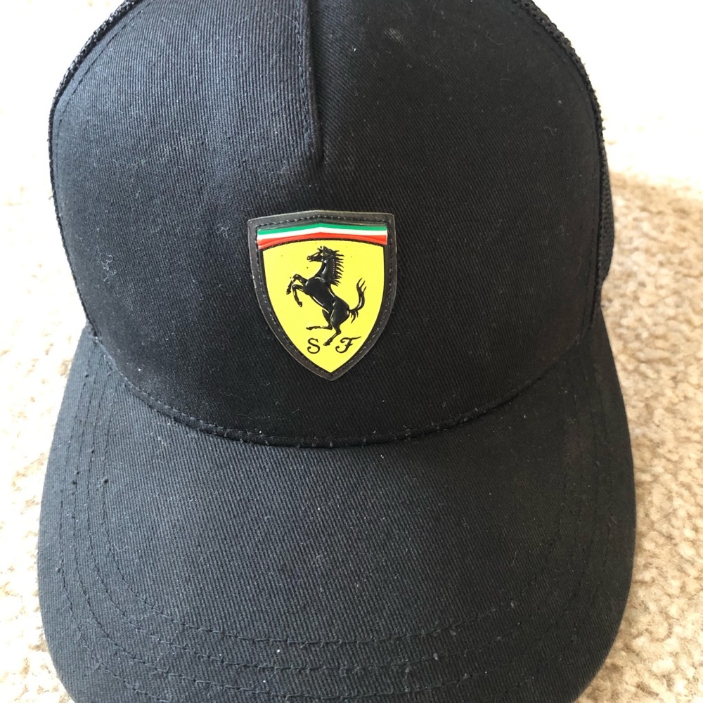 Men’s adjustable mesh truck hat